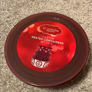 Sealer NWT holiday container set